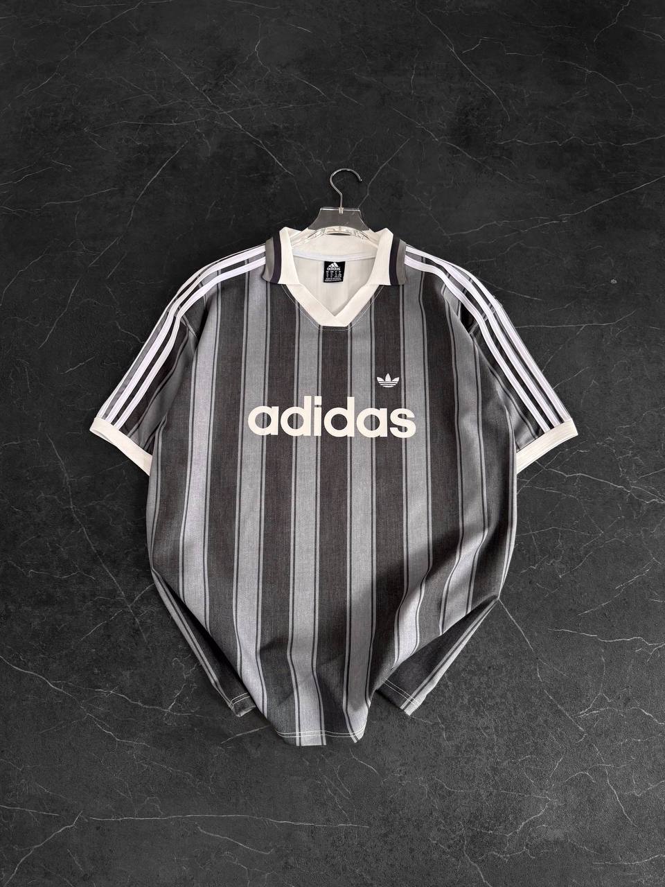 Adidas old moeny style